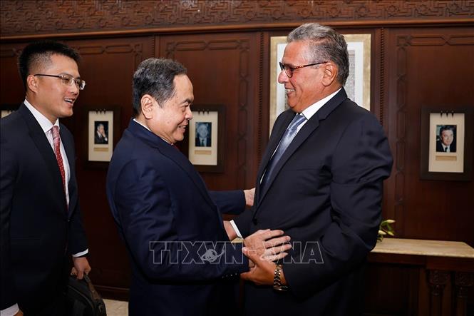 Moroccan Prime Minister Aziz Akhannouch welcomes NA Chairman Tran Thanh Man. VNA Photo: Doãn Tấn
