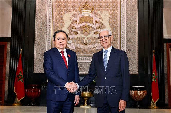 Chủ tịch Hạ viện Maroc Rachid Talbi Alami đón Chủ tịch Quốc hội Trần Thanh Mẫn. Ảnh: Doãn Tấn - TTXVN