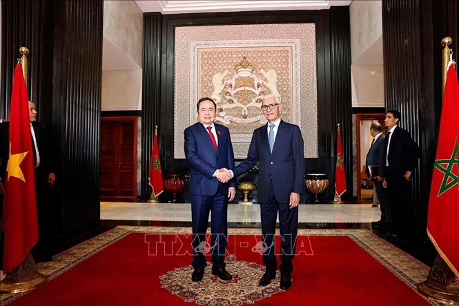 Chủ tịch Hạ viện Maroc Rachid Talbi Alami đón Chủ tịch Quốc hội Trần Thanh Mẫn. Ảnh: Doãn Tấn - TTXVN