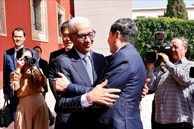 Chủ tịch Hạ viện Maroc Rachid Talbi Alami đón Chủ tịch Quốc hội Trần Thanh Mẫn. Ảnh: Doãn Tấn - TTXVN