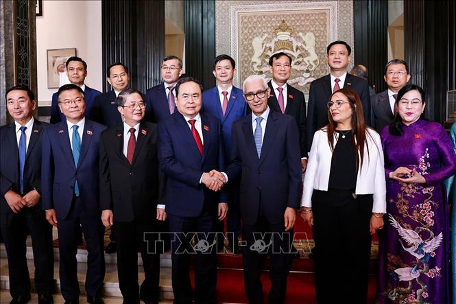 Chủ tịch Quốc hội Trần Thanh Mẫn và Chủ tịch Hạ viện Vương quốc Maroc Rachid Talbi Alami với đại biểu. Ảnh: Doãn Tấn - TTXVN