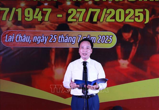 Phó Bí thư Đảng ủy Chính phủ Lại Xuân Lâm phát biểu ôn lại những trang hào hùng của dân tộc. Ảnh: Quý Trung – TTXVN