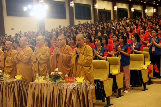 Giáo Hội phật giáo Việt Nam tỉnh Ninh Bình phối hợp với chùa Bái Đính tổ chức chương trình Lễ hoa đăng tri ân, tưởng nhớ các anh hùng liệt sĩ. Ảnh: Đại Nghĩa - TTXVN