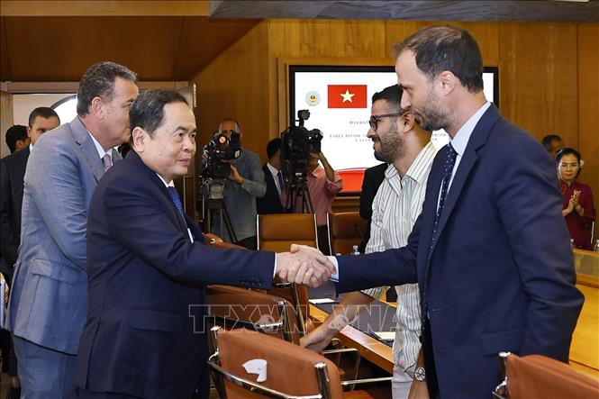 Chủ tịch Quốc hội Trần Thanh Mẫn với đại biểu Maroc dự Tọa đàm chính sách thúc đẩy hợp tác kinh tế, thương mại và đầu tư Việt Nam - Maroc. Ảnh: Doãn Tấn – TTXVN