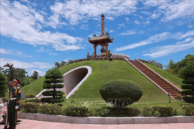 Đài tưởng niệm Thành cổ Quảng Trị. Ảnh: Dương Giang-TTXVN 

