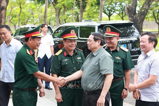 Thủ tướng Phạm Minh Chính đến dâng hương tại bảo tàng Đại tướng Nguyễn Chí Thanh ở thành phố Huế. Ảnh: Dương Giang-TTXVN