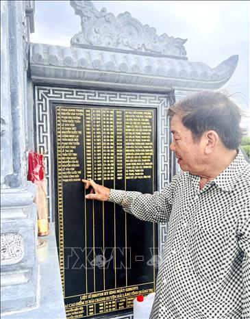 Tại Bia ghi tên liệt sĩ Trung đoàn 88, Sư đoàn 308 hy sinh trong trận đánh đêm 26/5/1972 tại cầu Câu Nhi, đến nay vẫn còn nhiều liệt sĩ chưa xác định được hết danh tính. Ảnh: Nguyên Linh-TTXVN
