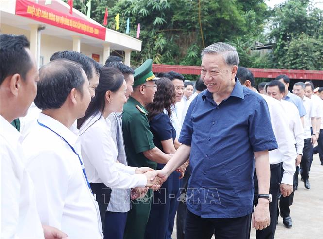 Tổng Bí Thư Tô Lâm với người dân và cán bộ bản Tân Lập, xã Si Pa Phìn, tỉnh Điện Biên. Ảnh: Thống Nhất -  TTXVN