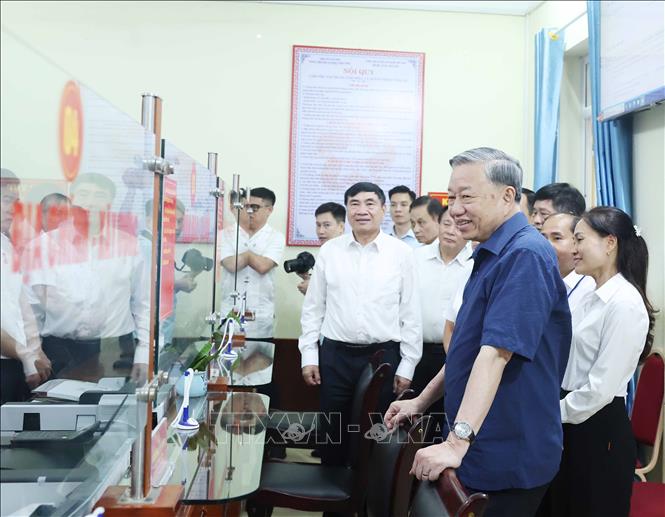 Tổng Bí Thư Tô Lâm thăm, kiểm tra Trung tâm phục vụ hành chính công xã Si Pa Phìn, tỉnh Điện Biên. Ảnh: Thống Nhất - TTXVN