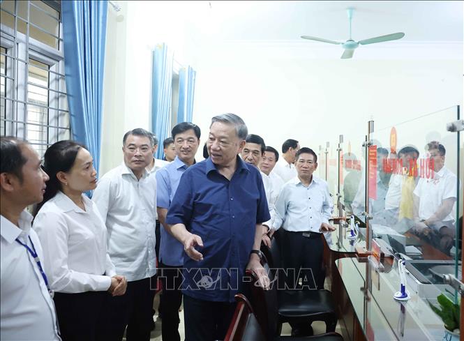 Tổng Bí Thư Tô Lâm thăm, kiểm tra Trung tâm phục vụ hành chính công xã Si Pa Phìn, tỉnh Điện Biên. Ảnh: Thống Nhất - TTXVN