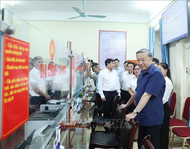 Tổng Bí Thư Tô Lâm thăm, kiểm tra Trung tâm phục vụ hành chính công xã Si Pa Phìn, tỉnh Điện Biên. Ảnh: Thống Nhất - TTXVN