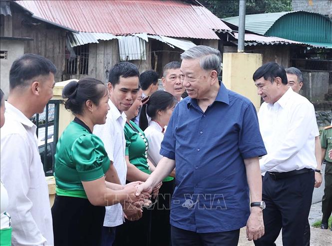 Party General Secretary To Lam visits Si Pa Phin commune. VNA Photo: Thống Nhất 