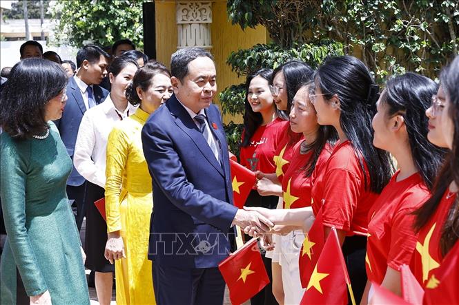Chủ tịch Quốc hội Trần Thanh Mẫn và Phu nhân đến thăm, gặp gỡ cán bộ, nhân viên Đại sứ quán và cộng đồng người Việt Nam tại Maroc. Ảnh: Doãn Tấn – TTXVN