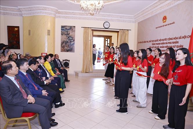 Tiết mục văn nghệ chào mừng Chủ tịch Quốc hội Trần Thanh Mẫn và Phu nhân của cộng đồng người Việt Nam tại Maroc. Ảnh: Doãn Tấn – TTXVN