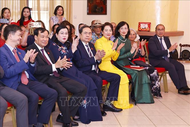 Chủ tịch Quốc hội Trần Thanh Mẫn và Phu nhân tại buổi gặp gỡ cán bộ, nhân viên Đại sứ quán và cộng đồng người Việt Nam tại Maroc. Ảnh: Doãn Tấn – TTXVN