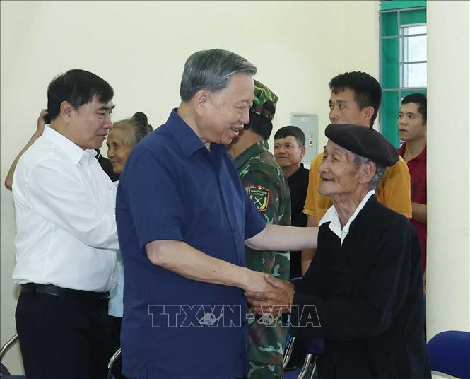 Party General Secretary To Lam visits Si Pa Phin commune. VNA Photo: Thống Nhất 