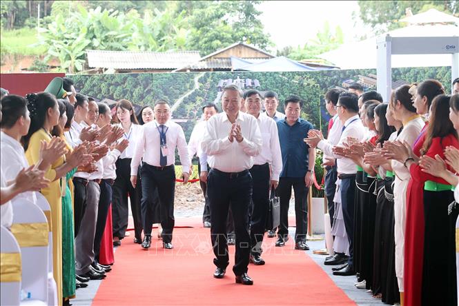 Tổng Bí thư Tô Lâm đến dự Lễ khởi công Trường liên cấp Tiểu học, Trung học cơ sở xã Si Pa Phìn, tỉnh Điện Biên. Ảnh: Thống Nhất – TTXVN