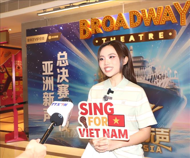 Ca sĩ Phương Mỹ Chi trả lời phỏng vấn của TTXVN. Ảnh: Xuân Vịnh - Phóng viên TTXVN từ Macau (Trung Quốc) 