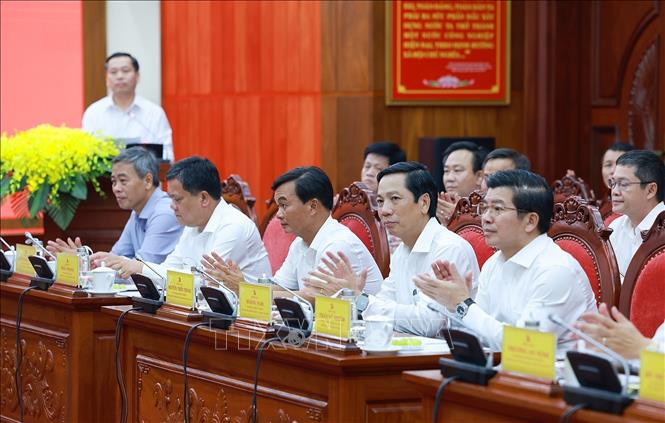 Lãnh đạo tỉnh Quảng Trị tham dự buổi làm việc. Ảnh: Dương Giang-TTXVN 
