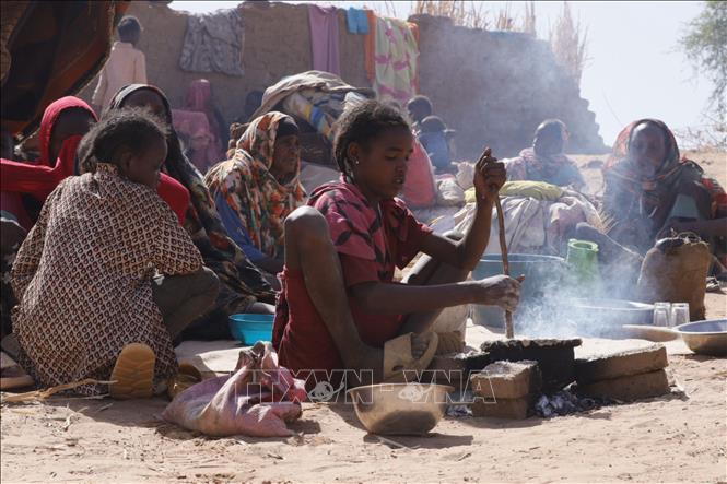 Người dân tại trại tị nạn ở Bắc Darfur, Sudan. Ảnh: THX/TTXVN