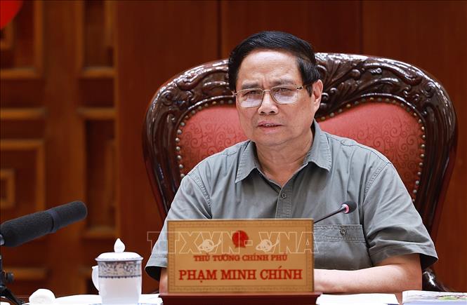 Thủ tướng Phạm Minh Chính chủ trì cuộc họp về triển khai chiến dịch xây dựng trường học cho các xã biên giới. Ảnh: Dương Giang-TTXVN 

