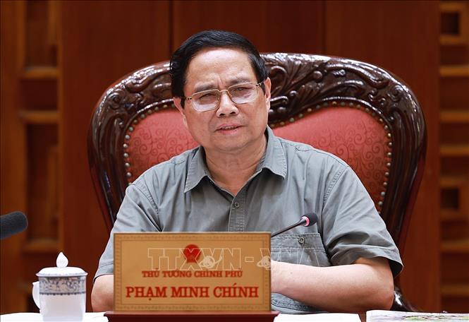 Thủ tướng Phạm Minh Chính chủ trì cuộc họp về triển khai chiến dịch xây dựng trường học cho các xã biên giới. Ảnh: Dương Giang-TTXVN 
