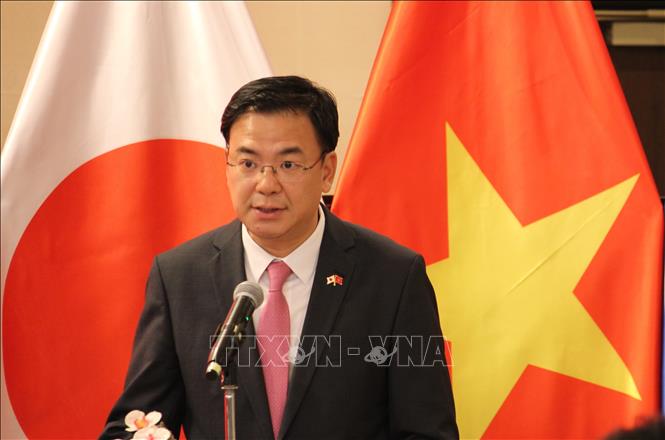 Đại sứ Phạm Quang Hiệu phát biểu tại buổi làm việc. Ảnh: Phạm Tuân - PV TTXVN tại Nhật Bản 