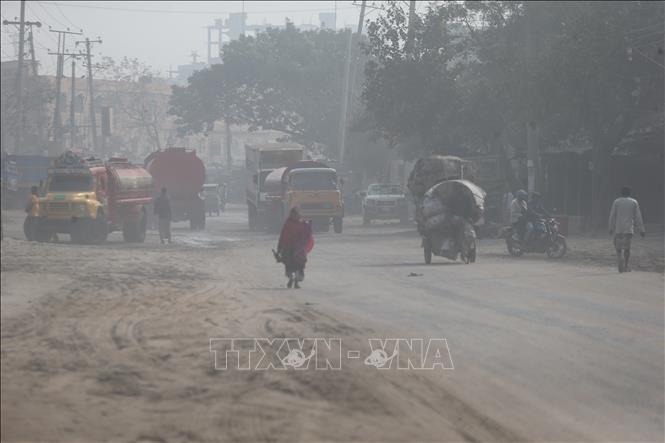 Ô nhiễm không khí tại Dhaka, Bangladesh. Ảnh: THX/TTXVN