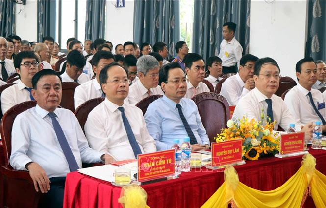 Đồng chí Trần Cẩm Tú, Ủy viên Bộ Chính trị, Thường trực Ban Bí thư cùng các đại biểu dự Đại hội. Ảnh: Công Tường-TTXVN