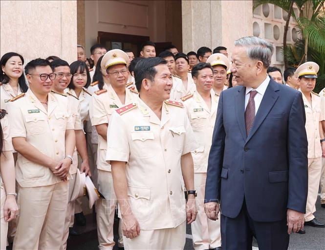 Tổng Bí thư Tô Lâm gặp mặt thân mật cán bộ, chiến sĩ Cục An ninh chính trị nội bộ. Ảnh: Thống Nhất – TTXVN