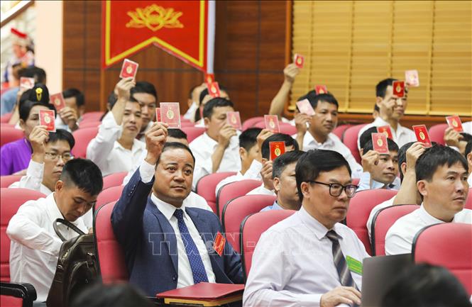 Đại biểu biểu quyết tại Đại hội. Ảnh: Xuân Tư - TTXVN