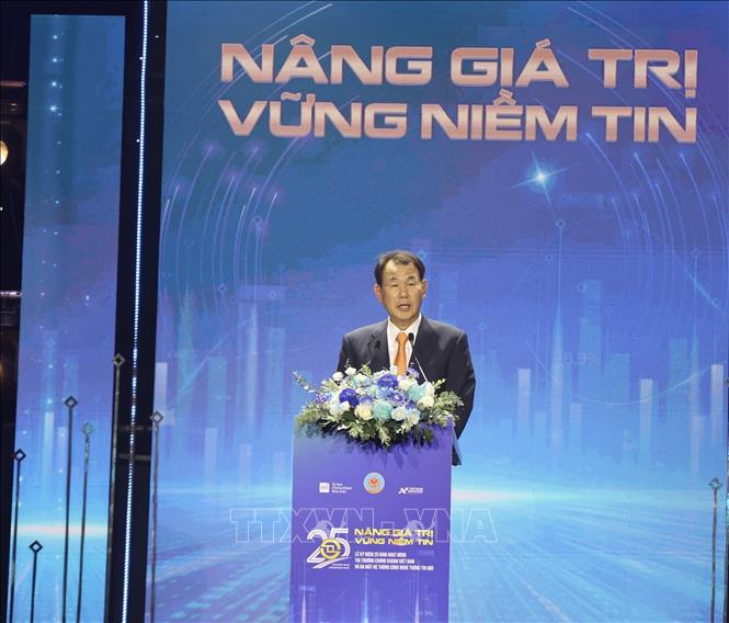 Chủ tịch Sở Giao dịch Chứng khoán Hàn Quốc Jeong Eun-bo phát biểu chào mừng tại sự kiện. Ảnh: Hứa Chung-TTXVN