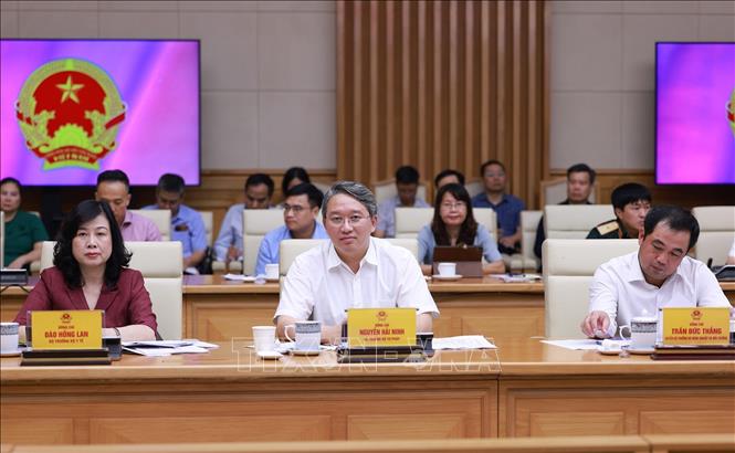 Đại diện các bộ, ngành tham dự cuộc họp sơ kết 1 tháng vận hành chính quyền địa phương hai cấp. Ảnh: Dương Giang-TTXVN
