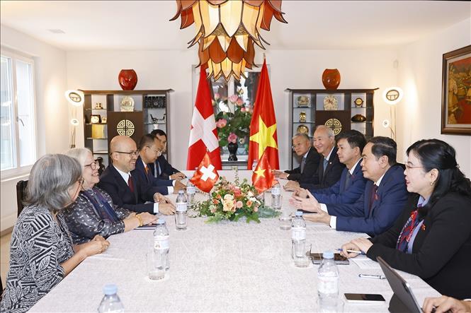 Chủ tịch Quốc hội Trần Thanh Mẫn tiếp bà Anjuska Marija Weil, Chủ tịch Hội hữu nghị Thụy Sĩ – Việt Nam. Ảnh: Doãn Tấn – TTXVN