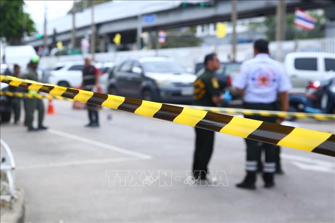 Cảnh sát phong tỏa hiện trường vụ xả súng ở Bangkok, Thái Lan ngày 28/7/2025. Ảnh: THX/TTXVN