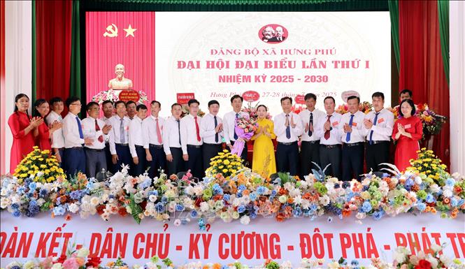 Ban Chấp hành Đảng bộ xã Hưng Phú nhiệm kỳ 2025 - 2030 ra mắt Đại hội. Ảnh: Thế Duyệt - TTXVN 