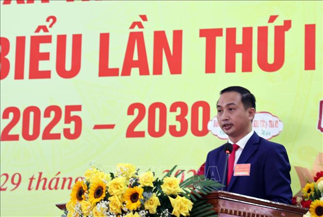 Bí thư Đảng ủy, Chủ tịch HĐND xã Trà Tân Nguyễn Hồng Lai phát biểu tại Đại hội. Ảnh: Trần Tĩnh-TTXVN      