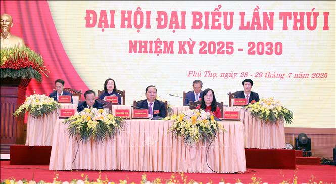 Đoàn Chủ tịch điều hành Đại hội. Ảnh: Tạ Toàn - TTXVN