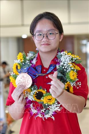 Lê Hoàng Kiều Anh, học sinh lớp 12, Trường THPT Chuyên Hà Nội – Amsterdam (Hà Nội) giành huy chương Đồng. Ảnh: Thanh Tùng - TTXVN