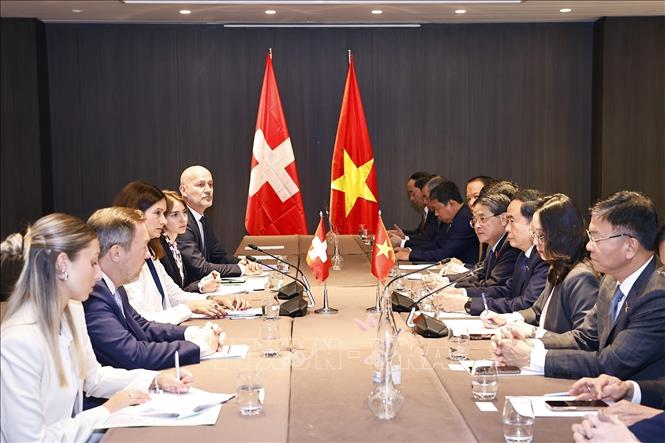 Chủ tịch Quốc hội Trần Thanh Mẫn hội kiến Chủ tịch Hạ viện Thụy Sĩ Maja Riniker. Ảnh: Doãn Tấn – TTXVN