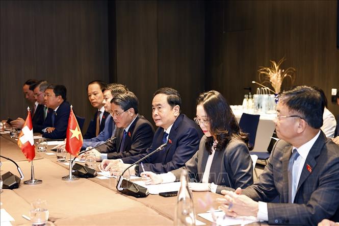 Chủ tịch Quốc hội Trần Thanh Mẫn phát biểu tại cuộc hội kiến Chủ tịch Hạ viện Thụy Sĩ Maja Riniker. Ảnh: Doãn Tấn – TTXVN