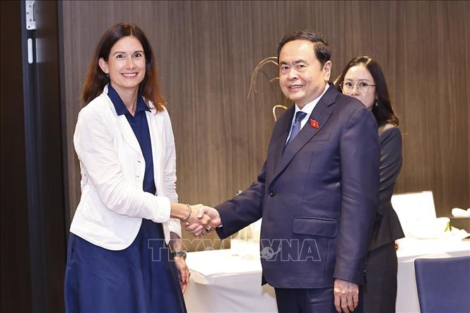 Chủ tịch Quốc hội Trần Thanh Mẫn hội kiến Chủ tịch Hạ viện Thụy Sĩ Maja Riniker. Ảnh: Doãn Tấn – TTXVN