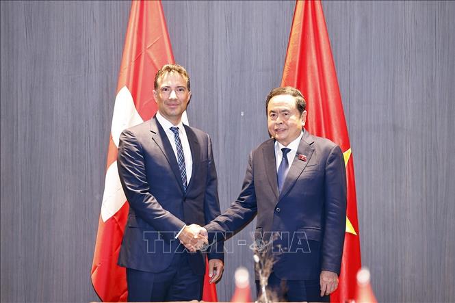 Chủ tịch Quốc hội Trần Thanh Mẫn hội kiến Chủ tịch Thượng viện Thụy Sĩ Andrea Caroni. Ảnh: Doãn Tấn – TTXVN