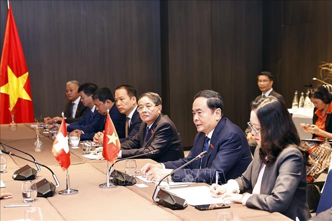 Chủ tịch Quốc hội Trần Thanh Mẫn phát biểu  tại cuộc hội kiến Chủ tịch Thượng viện Thụy Sĩ Andrea Caroni. Ảnh: Doãn Tấn – TTXVN