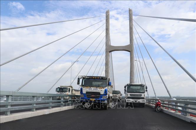 Tiến hành thử tải cầu Rạch Miễu 2 thành công. Ảnh Công Trí-TTTXVN