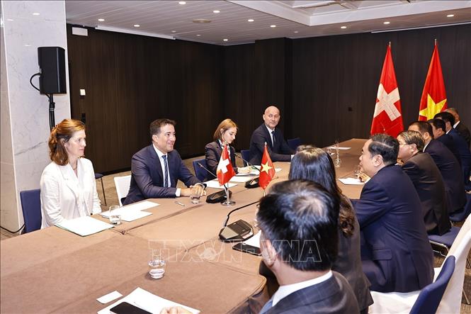 Chủ tịch Quốc hội Trần Thanh Mẫn hội kiến Chủ tịch Thượng viện Thụy Sĩ Andrea Caroni. Ảnh: Doãn Tấn – TTXVN