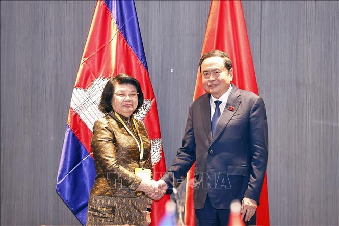 NA Chairman Tran Thanh Man meets with Cambodian counterpart Samdech Maha Rathsapheathika Thipadei Khuon Sudary. VNA Photo: Doãn Tấn