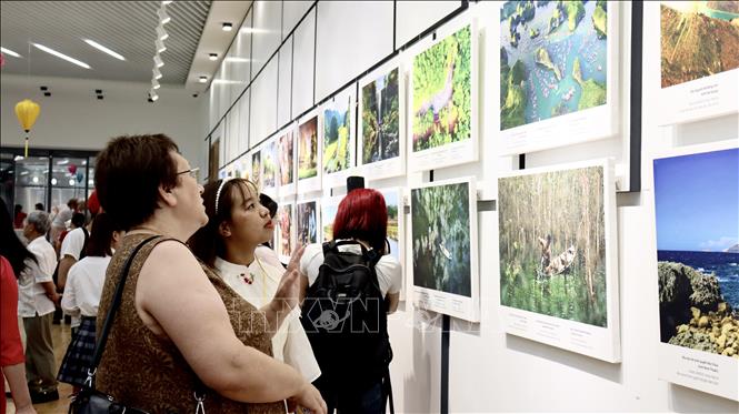 A photo exhibition showcasing Vietnam’s scenic landscapes and everyday life across its regions. VNA/Photo by courtesy