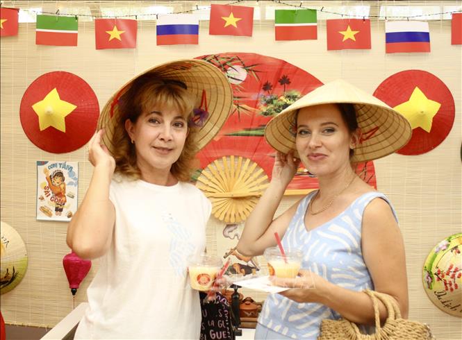 The event attracts Russian visitors. VNA/Photo by courtesy