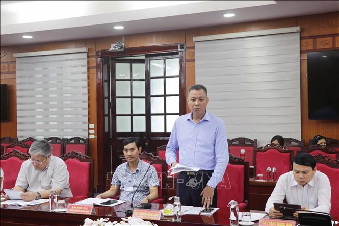 Phó Chủ tịch UBND tỉnh Sơn La Nguyễn Thành Công báo cáo tại buổi làm việc. Ảnh: Nguyễn Cường - TTXVN
